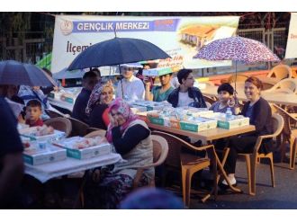 İlkadım’da Yağmur Altında İftar