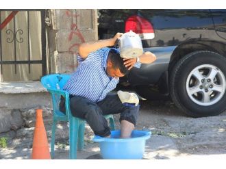 Sıcaktan Bunalan Vatandaşlar Park Ve Bahçelere Akın Etti