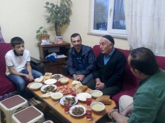 Sarıcaoğlu’ndan Çat Kapı İftar Programı
