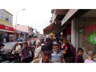 Bedava Ekmek İzdihamı