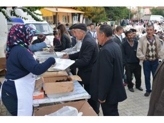 Tepebaşı’nın İftar Sofraları Keskin, Uludere Ve Eğriöz’de Kuruldu