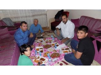 İl Başkanı Akçay, Her Akşam Bir Aileyi Ziyaret Ediyor