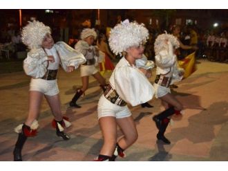 2. Ayvalık Uluslararası Güneş-kum Festivalinde Renkli Görüntüler Oluştu