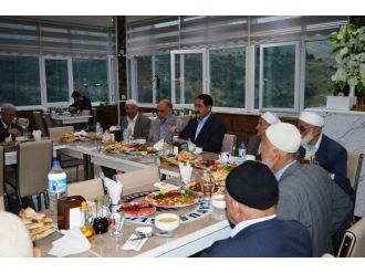 Bitlis Müftülüğü Emekli İmamlara İftar Verdi