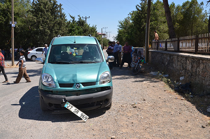 Türkoğlu’nda Motosiklet İle Kamyonet Çarpıştı