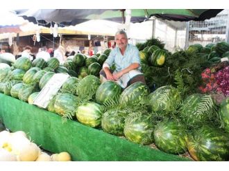 Vatandaşların Serinleme Tercihi Karpuz Ve Kavun