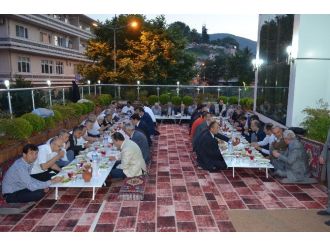 Ak Parti Eski İlçe Başkanları İftarda Buluştu