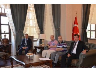 Vali Tapsız, Trt Ankara Radyosu Ses Sanatçılarını Kabul Etti