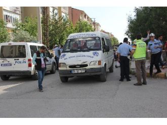 Minibüsün Altında Ezilen Çocuk Ağır Yaralandı