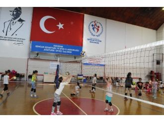 Yaz Spor Okullarında Voleybola Yoğun İlgi