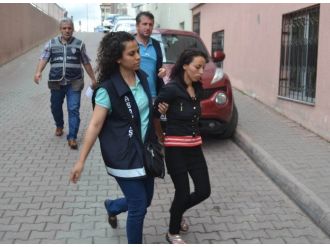 Çocuğunu Döverek Öldüren Anne Ve Sevgilisi Tutuklandı