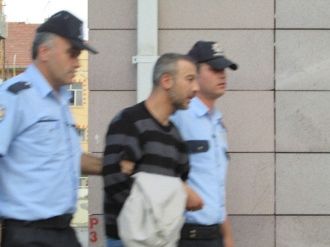 6 Ayrı Suçtan Aranan Şahıs Polisten Kaçamadı