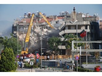 Aydın Vakıflar Yeni Binası İçin Yıkım Çalışmaları Başladı
