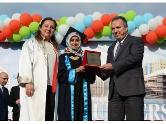 Düzce Üniversitesinde Görkemli Mezuniyet Töreni