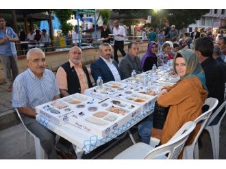 Körfezliler Ramazan Sofrasında Buluştu