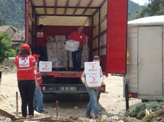 Türk Kızılayı’ndan Sel Felaketi Yaşanan Tozman Köyüne Gıda Yardımı