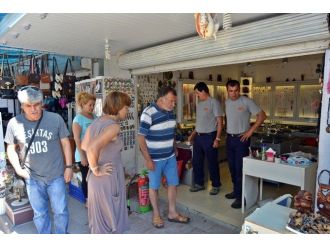 Dükkana Giren Yılan Paniğe Neden Oldu
