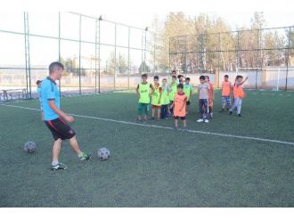 Yavuzeli’nde Futbol Yaz Okulu Açıldı