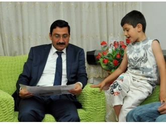 Başkan Ak, Ramazan’da Ev Ziyaretlerini Sürdürüyor