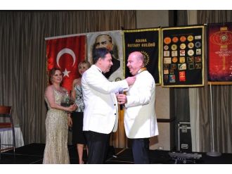 Adana Rotay Kulübü’nde Devir-teslim