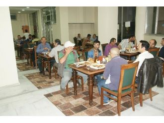 Akyazı Belediyesi Aşevi’nde Halk İftarları Devam Ediyor