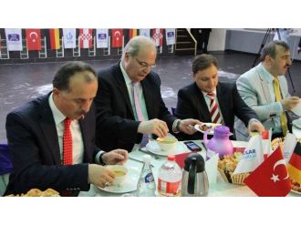 Bağcılar Belediyesi Almanya’da Gönül Sofrası Kurdu