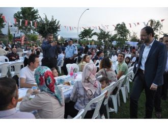 Deniz Manzarası Eşliğinde İftar