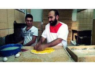 Fırınlarda Sıcak Ramazan Pidesi Yoğunluğu