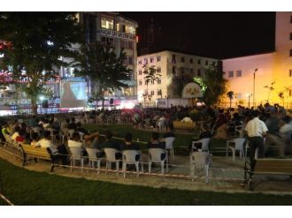 İpekyolu Belediyesi’nden Açık Hava Film Gösterimi
