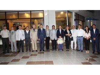 Urla Kaymakamı Ve Belediye Başkanı İftar Verdi
