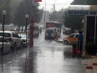 Diyarbakır Aniden Bastıran Yağmura Teslim Oldu