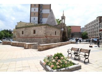 Emir Sultan Camii İbadete Açıldı