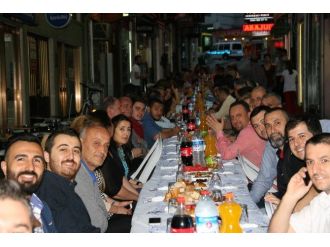 1993’ten Bu Yana İftarda Buluşuyorlar