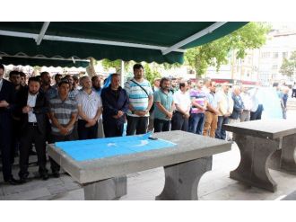 Doğu Türkistan’da Öldürülen Uygur Türkleri İçin Gıyabi Cenaze Namazı Kılındı