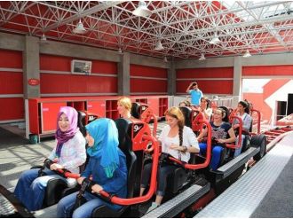 Eyüp Belediyesi’nden Öğrencilere Karne Ve Ramazan Hediyesi