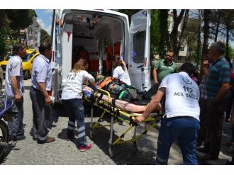 Kula’da Motosiklet Bisiklete Çarptı: 1 Yaralı