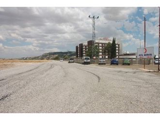 Acil Servis Yolu Genişletilip Asfaltlandı