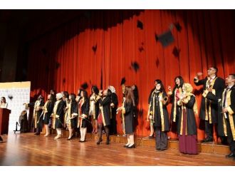 Diş Hekimliği Fakültesi Mezunları Diploma Sevinci Yaşadı