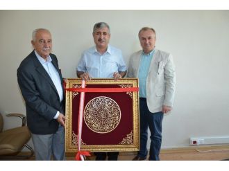Başkan Polat’a Anlamlı Hediye