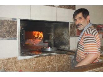 Adıyaman’da, Fırıncılar 80 Derece Sıcaklıkta Oruç Tutuyor