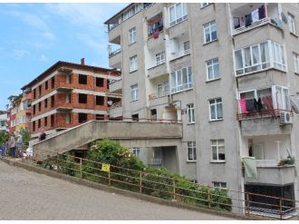 Bu Apartmanın Girişi Diğerlerinden Farklı
