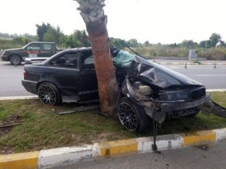 Ağaca Çarpan Otomobil Hurdaya Döndü: 1 Yaralı