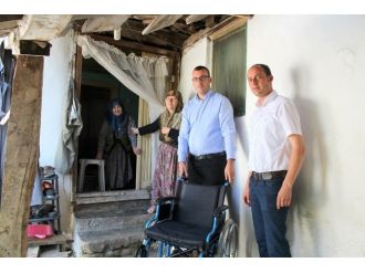 Biga Belediyesi’nden İhtiyaç Sahiplerine Tekerlekli Sandalye Yardımı
