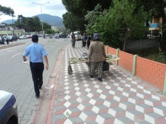 Kırkağaç’ta Zabıtadan Dilenci Ve Seyyar Satıcılara Operasyon