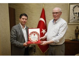 Kılıçdaroğlu’ndan Başkan Kurt’a Teşekkür Plaketi