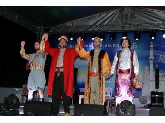 Hüdavendigar’da Orta Oyunu Gösterisi