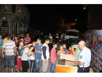 Kırkağaç Belediyesi’nden Teravih Sonrası Dondurma İkramı