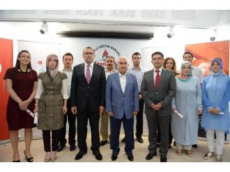 Edirne’de Temel İlk Yardım Eğitimlerini Tamamlayanlar Sertifikalarını Aldı