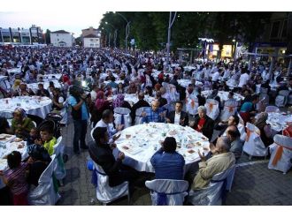 Kardeşlik Sofraları Hendek’te Kuruldu