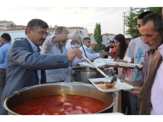 Niğde Belediyesi Mahalle İftarları Devam Ediyor